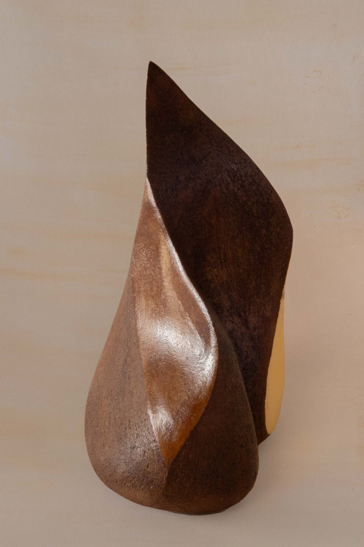 Vesna-Garic-Sculpture-Grés-Laque-Or-Flamme