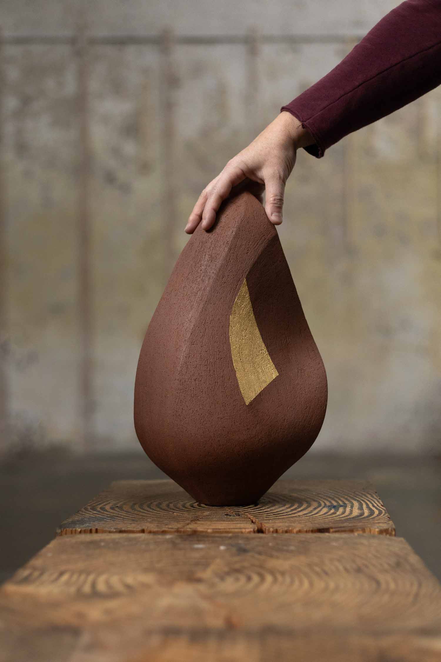 Vesna-Garic-Sulpture-Grés-Or-Gaia