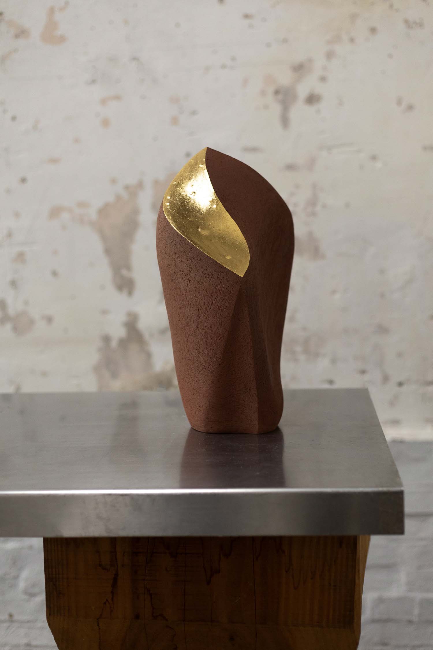 Vesna-Garic-Sulpture-Grés-Or-Stela