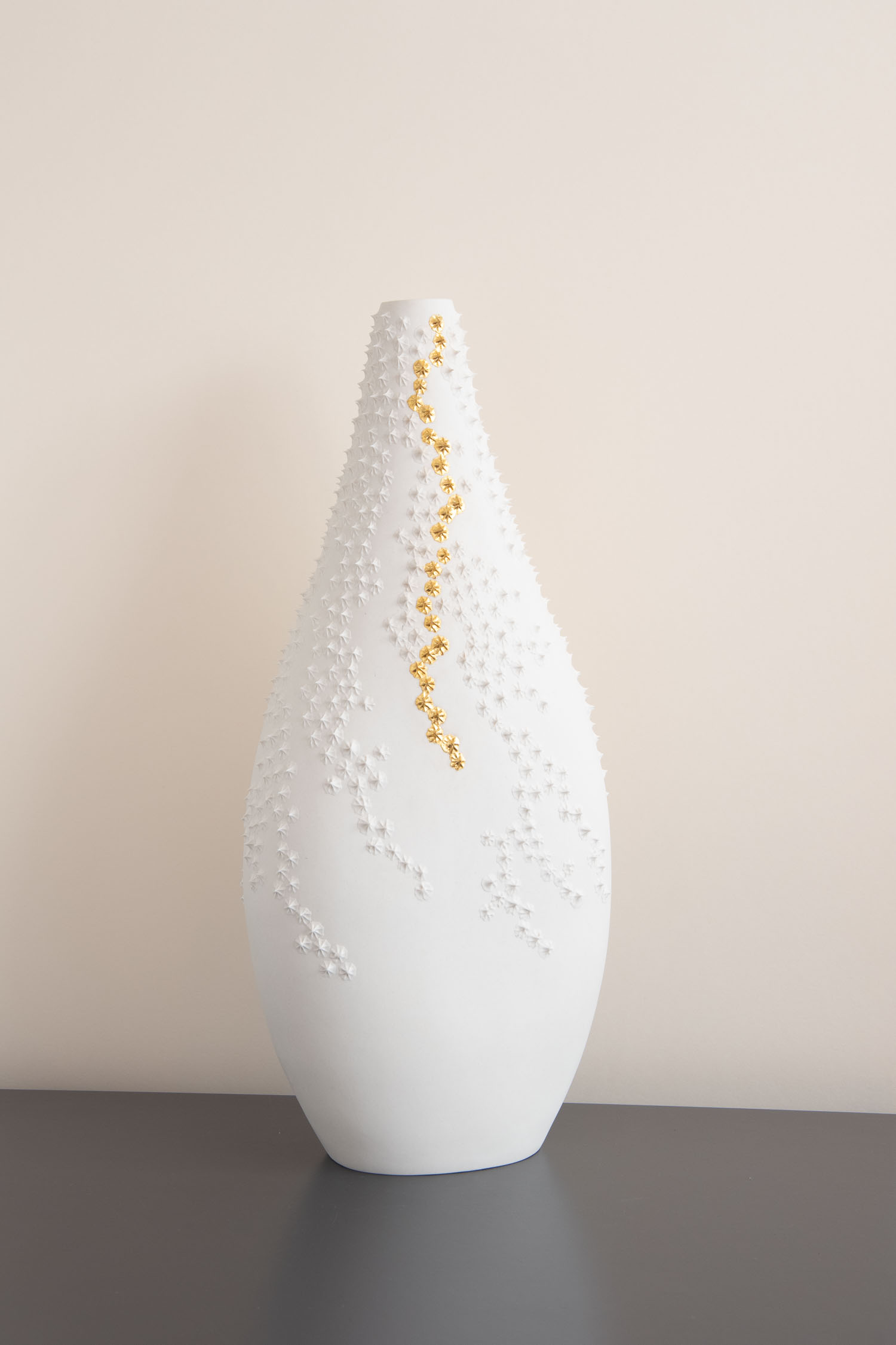Vesna-Garic-Vase UL Armure-Porcelaine-Picots-OR