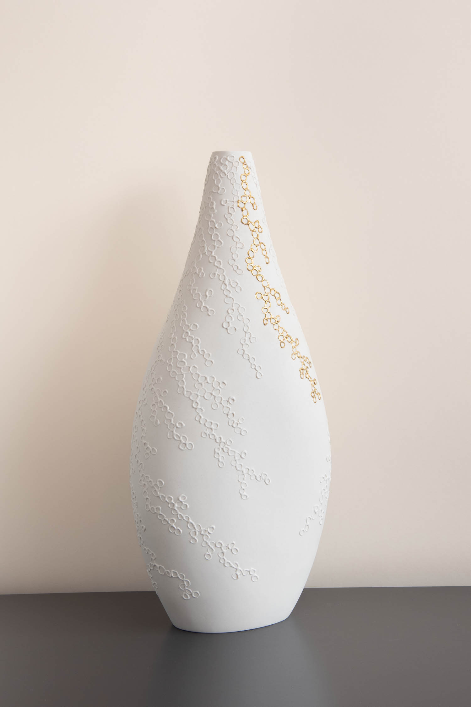 Vesna-Garic-Vase ULApparat-Porcelaine-Dentelle